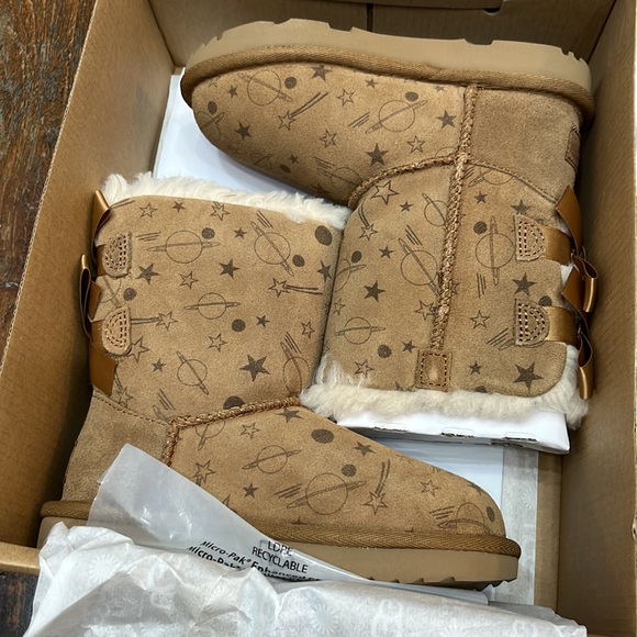 New in Box Ugg Bailey Bow Planetary Boots - Picture 6 of 6